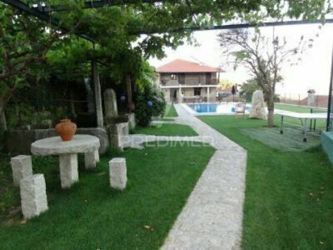 Villa t3 com piscina jacuzzi e campo de ténis