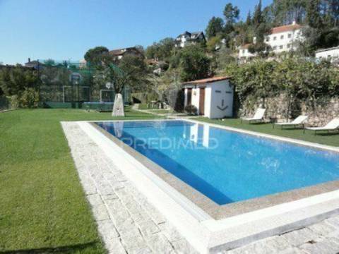 Villa t3 com piscina jacuzzi e campo de ténis