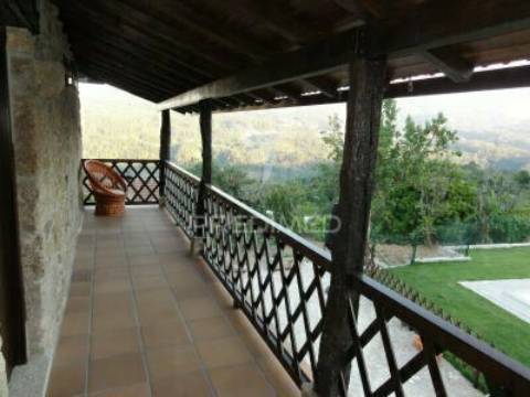 Villa t3 com piscina jacuzzi e campo de ténis