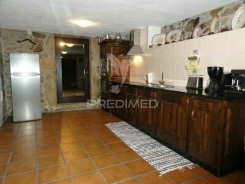 Villa t3 com piscina jacuzzi e campo de ténis