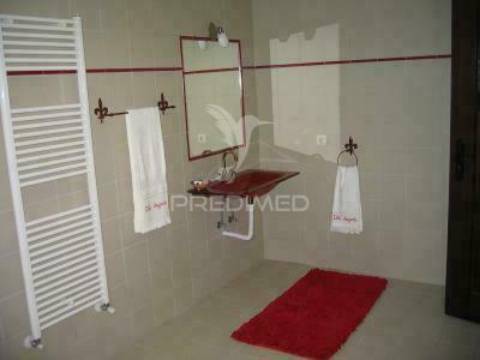 Villa t3 com piscina jacuzzi e campo de ténis