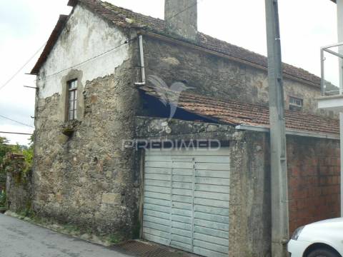 Moradia t2+3 nas rocas do vouga, sever do vouga para restauro