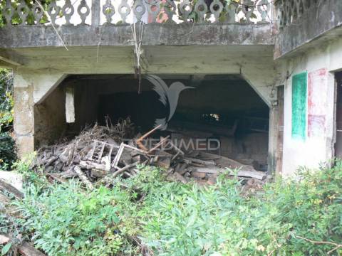 Moradia t2+3 nas rocas do vouga, sever do vouga para restauro