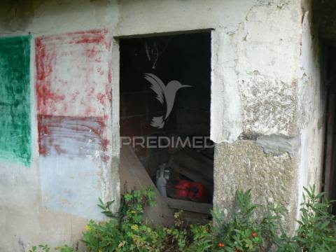 Moradia t2+3 nas rocas do vouga, sever do vouga para restauro