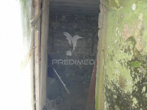 Moradia t2+3 nas rocas do vouga, sever do vouga para restauro