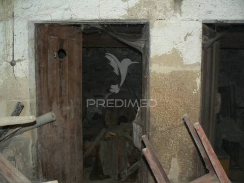 Moradia t2+3 nas rocas do vouga, sever do vouga para restauro