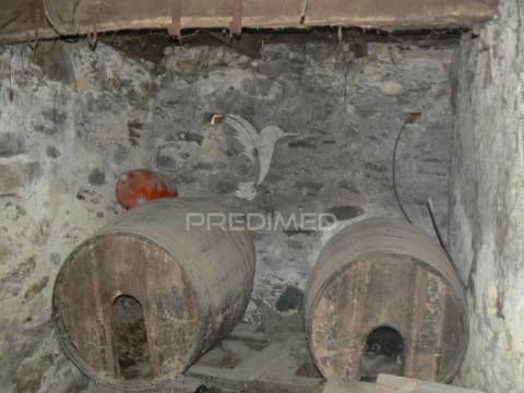 Moradia t2+3 nas rocas do vouga, sever do vouga para restauro