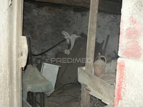 Moradia t2+3 nas rocas do vouga, sever do vouga para restauro