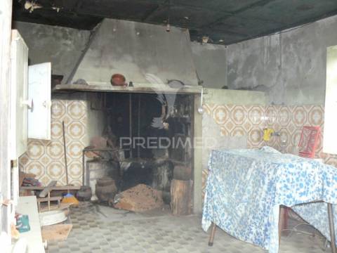 Moradia t2+3 nas rocas do vouga, sever do vouga para restauro