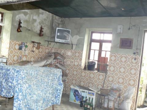 Moradia t2+3 nas rocas do vouga, sever do vouga para restauro