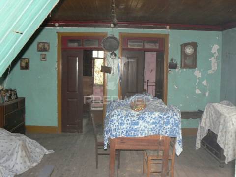 Moradia t2+3 nas rocas do vouga, sever do vouga para restauro