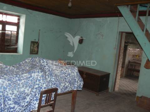 Moradia t2+3 nas rocas do vouga, sever do vouga para restauro