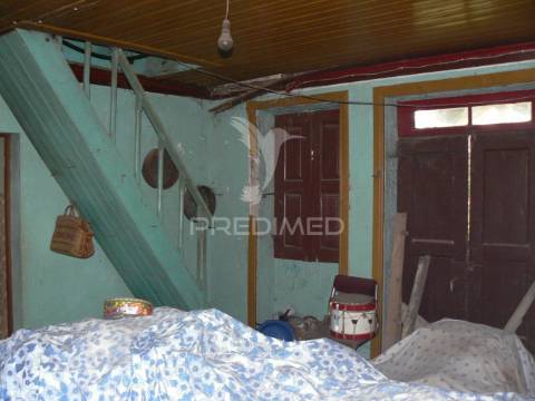 Moradia t2+3 nas rocas do vouga, sever do vouga para restauro