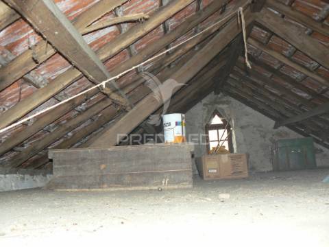 Moradia t2+3 nas rocas do vouga, sever do vouga para restauro