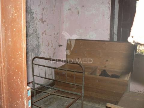 Moradia t2+3 nas rocas do vouga, sever do vouga para restauro