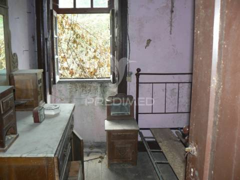 Moradia t2+3 nas rocas do vouga, sever do vouga para restauro