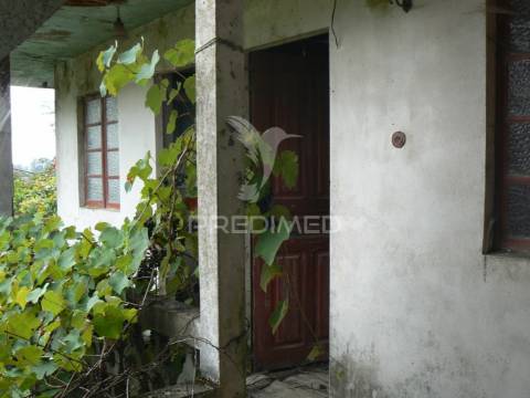 Moradia t2+3 nas rocas do vouga, sever do vouga para restauro