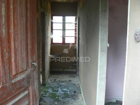 Moradia t2+3 nas rocas do vouga, sever do vouga para restauro