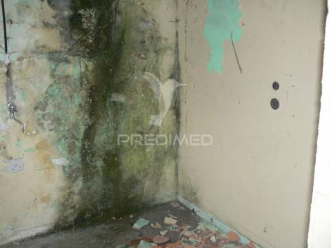 Moradia t2+3 nas rocas do vouga, sever do vouga para restauro