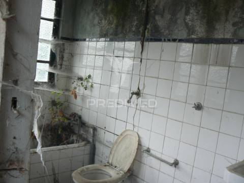 Moradia t2+3 nas rocas do vouga, sever do vouga para restauro