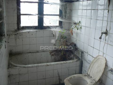 Moradia t2+3 nas rocas do vouga, sever do vouga para restauro