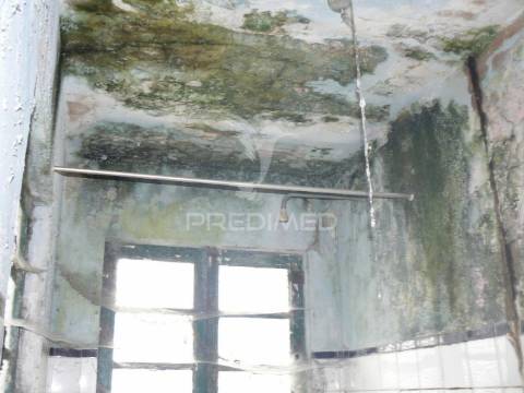 Moradia t2+3 nas rocas do vouga, sever do vouga para restauro