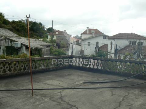 Moradia t2+3 nas rocas do vouga, sever do vouga para restauro