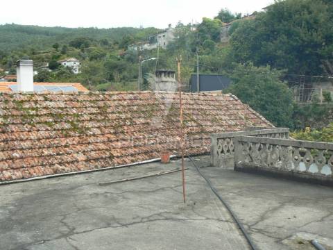 Moradia t2+3 nas rocas do vouga, sever do vouga para restauro