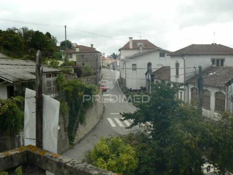 Moradia t2+3 nas rocas do vouga, sever do vouga para restauro