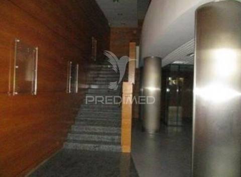 Loja: espaço comercial / serviços de 2 pisos em águeda