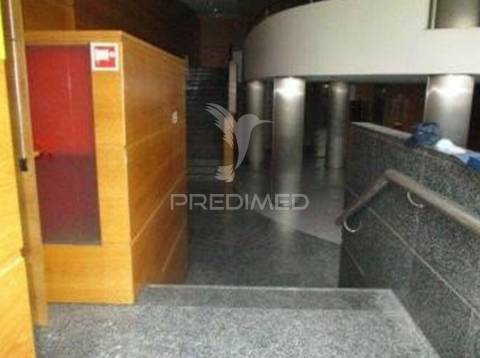 Loja: espaço comercial / serviços de 2 pisos em águeda