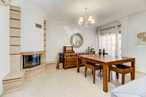 Moradia t5 - vialonga, garagem p 5 carros, jardim e piscina