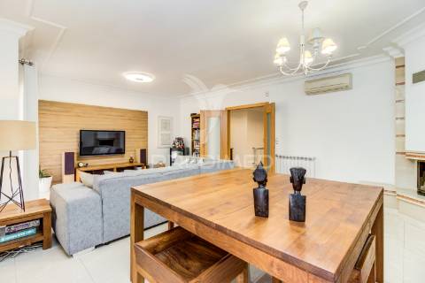 Moradia t5 - vialonga, garagem p 5 carros, jardim e piscina