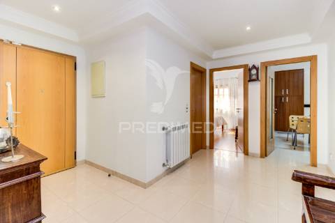 Moradia t5 - vialonga, garagem p 5 carros, jardim e piscina