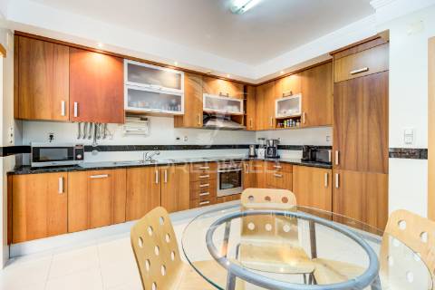 Moradia t5 - vialonga, garagem p 5 carros, jardim e piscina