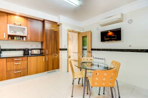 Moradia t5 - vialonga, garagem p 5 carros, jardim e piscina