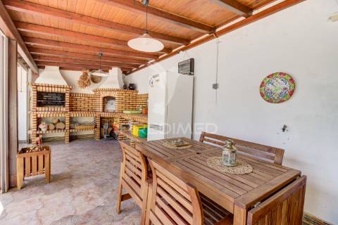 Moradia t5 - vialonga, garagem p 5 carros, jardim e piscina