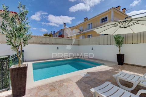 Moradia t5 - vialonga, garagem p 5 carros, jardim e piscina