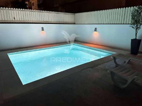 Moradia t5 - vialonga, garagem p 5 carros, jardim e piscina