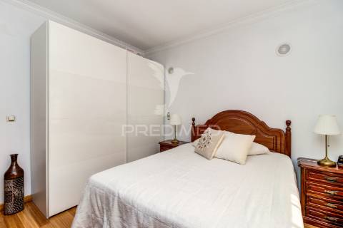 Moradia t5 - vialonga, garagem p 5 carros, jardim e piscina