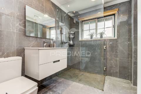 Moradia t5 - vialonga, garagem p 5 carros, jardim e piscina