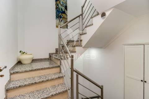 Moradia t5 - vialonga, garagem p 5 carros, jardim e piscina