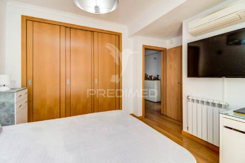 Moradia t5 - vialonga, garagem p 5 carros, jardim e piscina