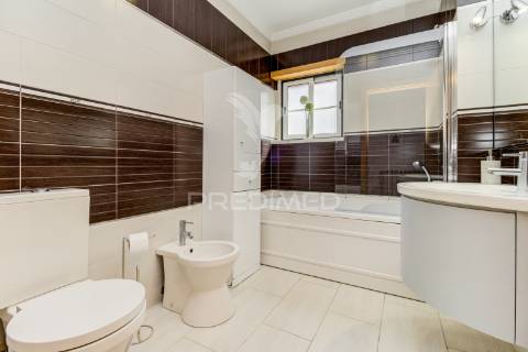 Moradia t5 - vialonga, garagem p 5 carros, jardim e piscina