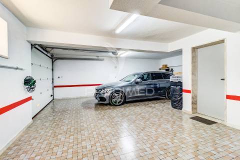 Moradia t5 - vialonga, garagem p 5 carros, jardim e piscina