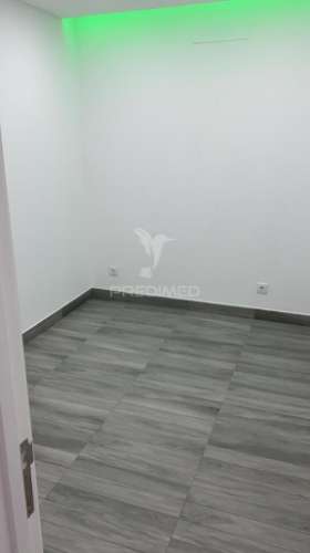 Apartamento t4 renovado nos anjos (lisboa)