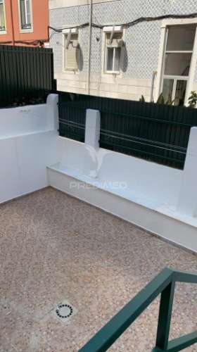 Apartamento t4 renovado nos anjos (lisboa)