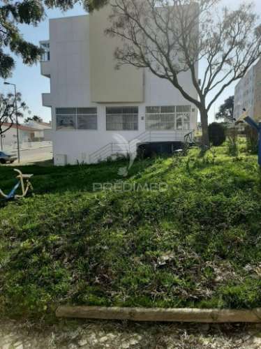 Espaço comercial no carregado (casais da marmeleira)