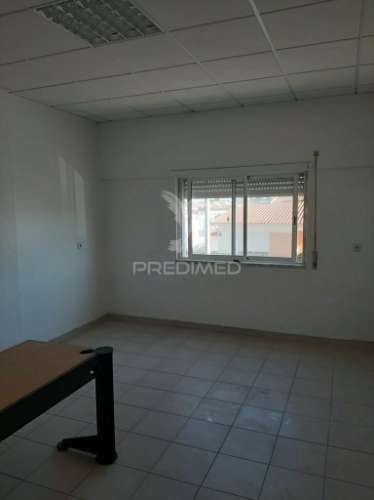 Espaço comercial no carregado (casais da marmeleira)