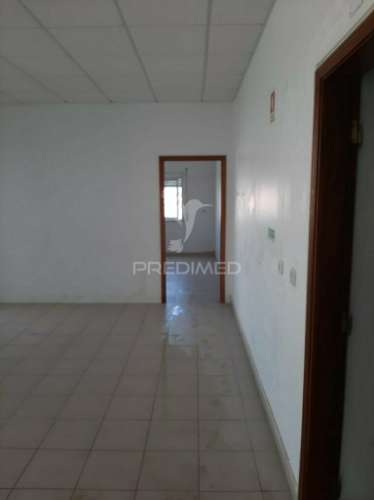 Espaço comercial no carregado (casais da marmeleira)